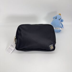 Lululemon Everywhere Belt Bag Large 2L Black Gold Fanny Pack LU9B11S NWT